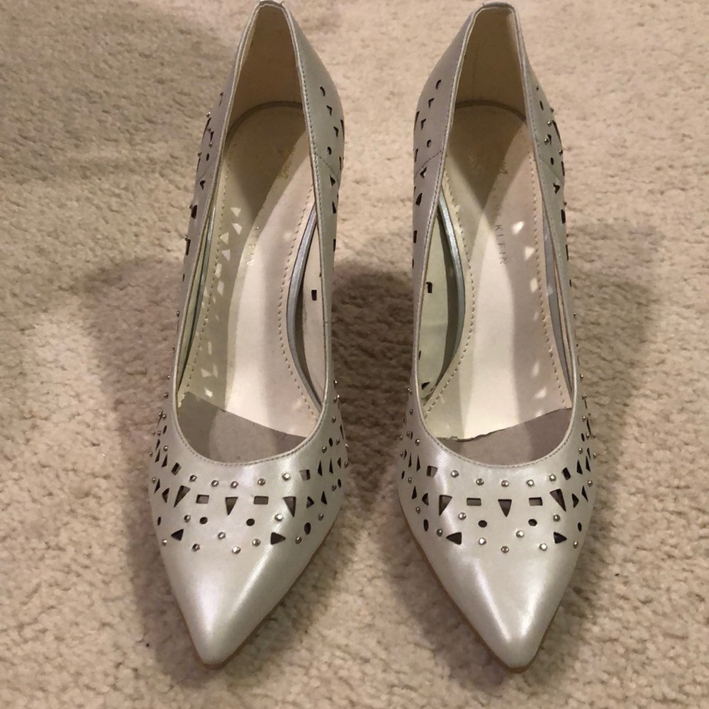 Gold- creamy perforated stilletos